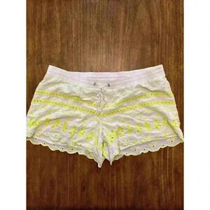 Lilly Pulitzer Wmn XLWhite Yellow Pineapple Embroidered Scallop Baybreeze Shorts